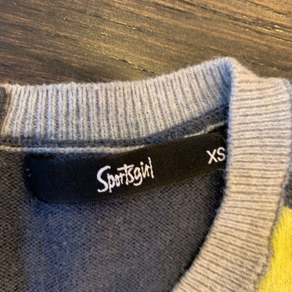 Sportsgirl Australia sweater - Picture 2 of 2